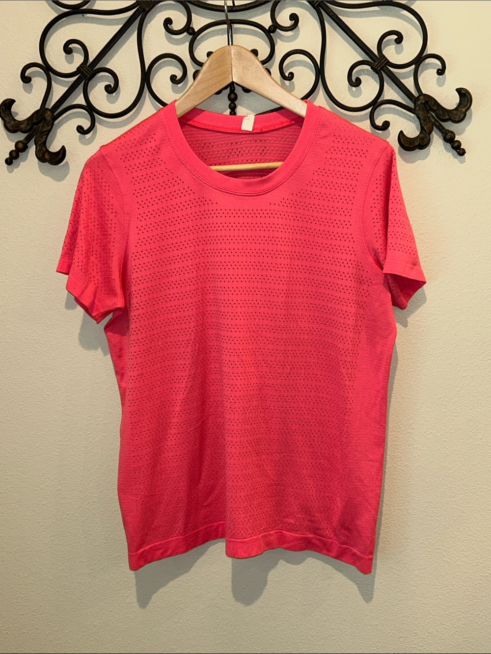 LULULEMON SHORT SLEEVE TOP SIZE 10